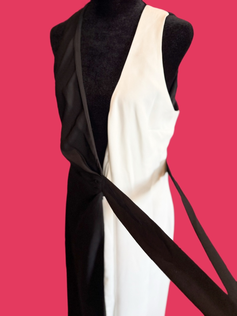 NWT- Mango! Womens Black and white wrap dress, slimming and timeless size small - Picture 4 of 13